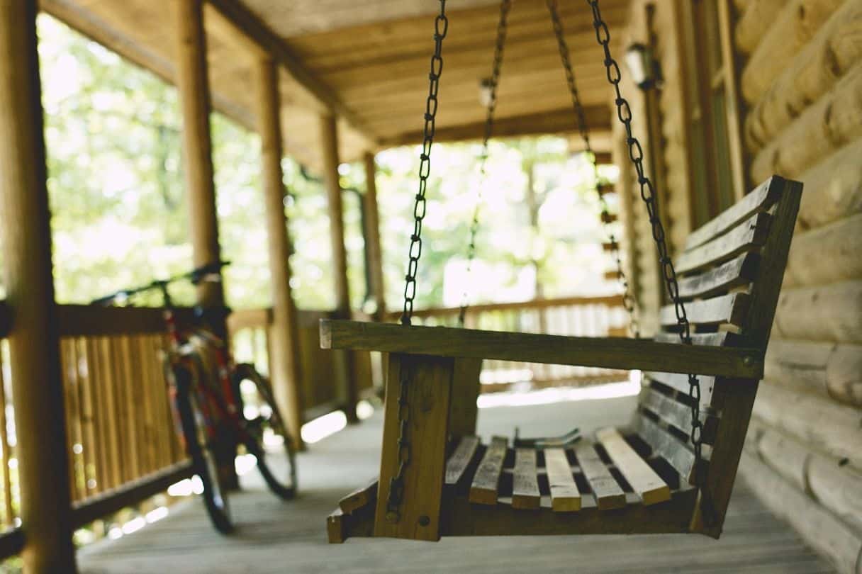 10-diy-outdoor-furniture-4-bench-swing-pexels