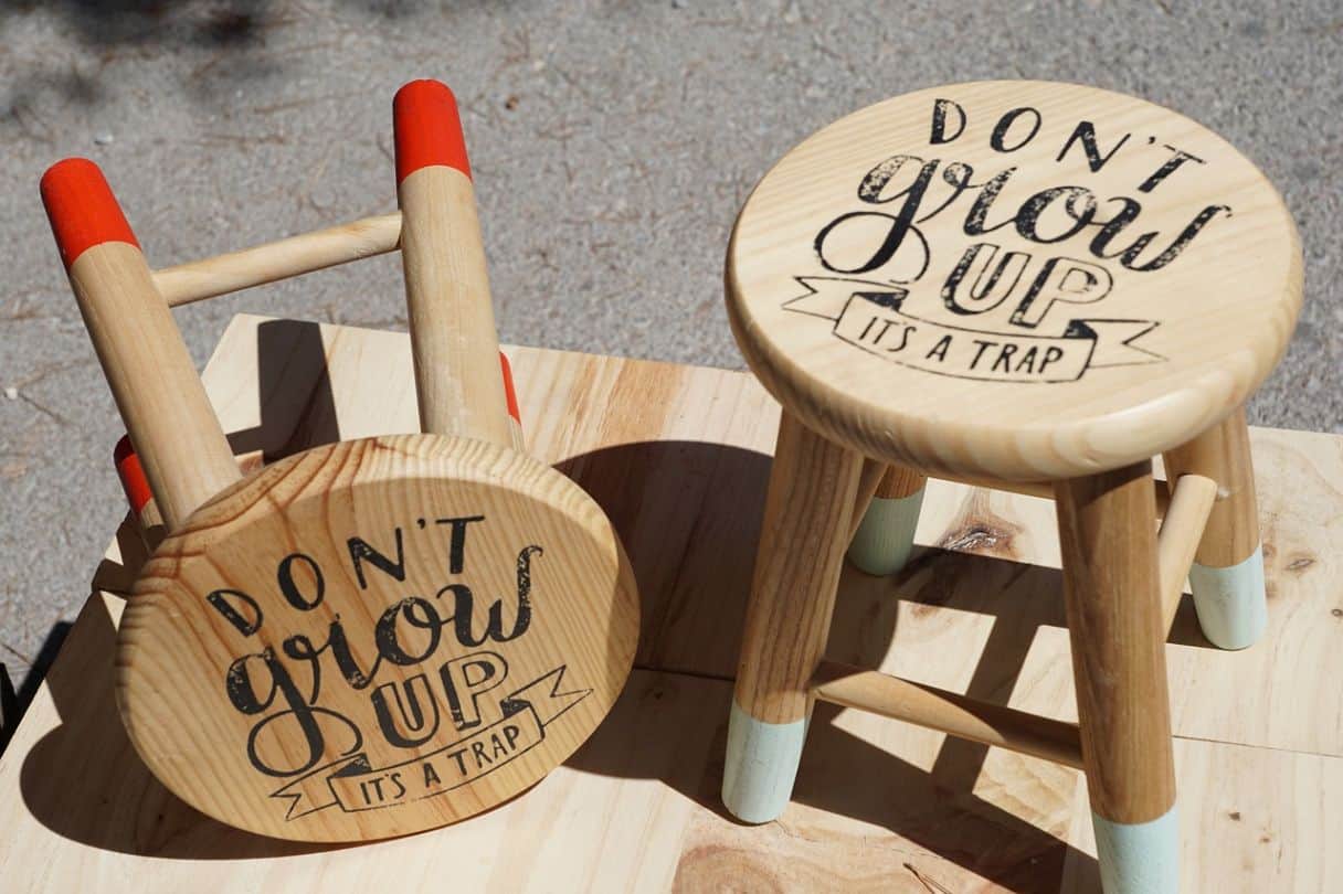 10-diy-outdoor-furniture-5-wooden-stool-pixabay