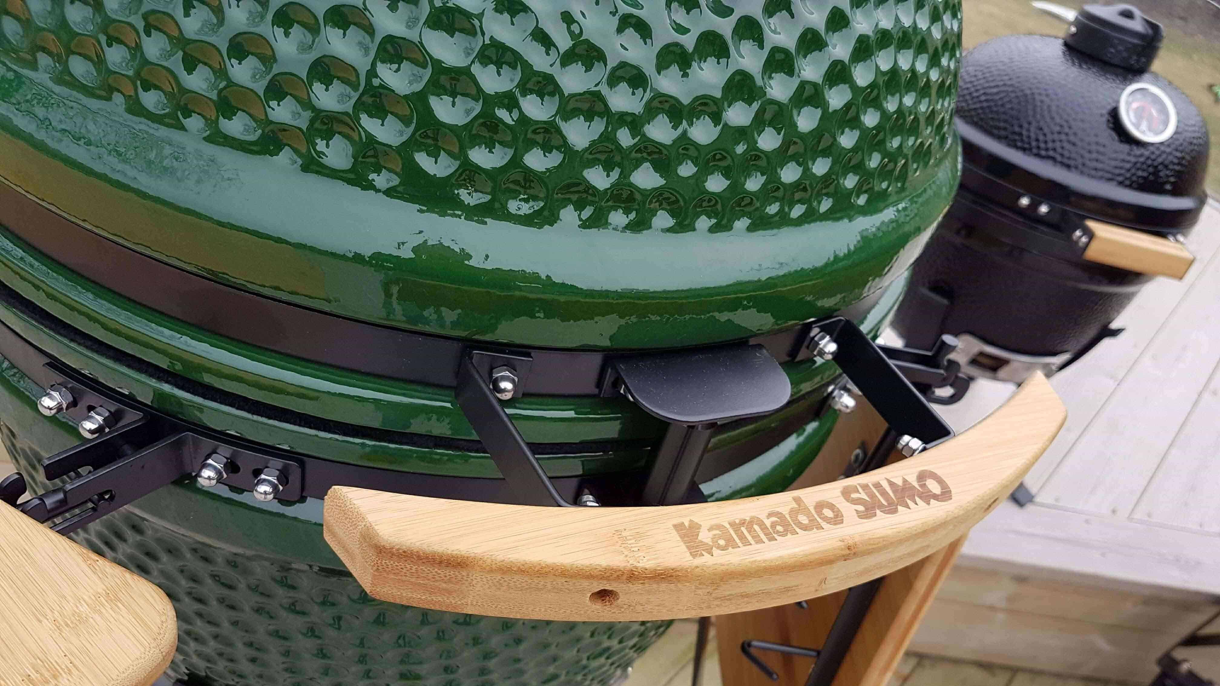 Green egg Kamado ceramic grill with wooden handle